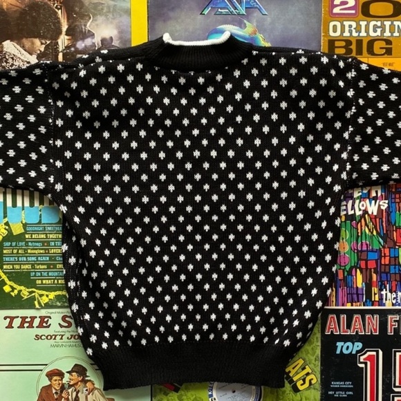 Vintage NWT Black & White Sweater W/ Floral Embroidery Detail - Picture 6 of 11